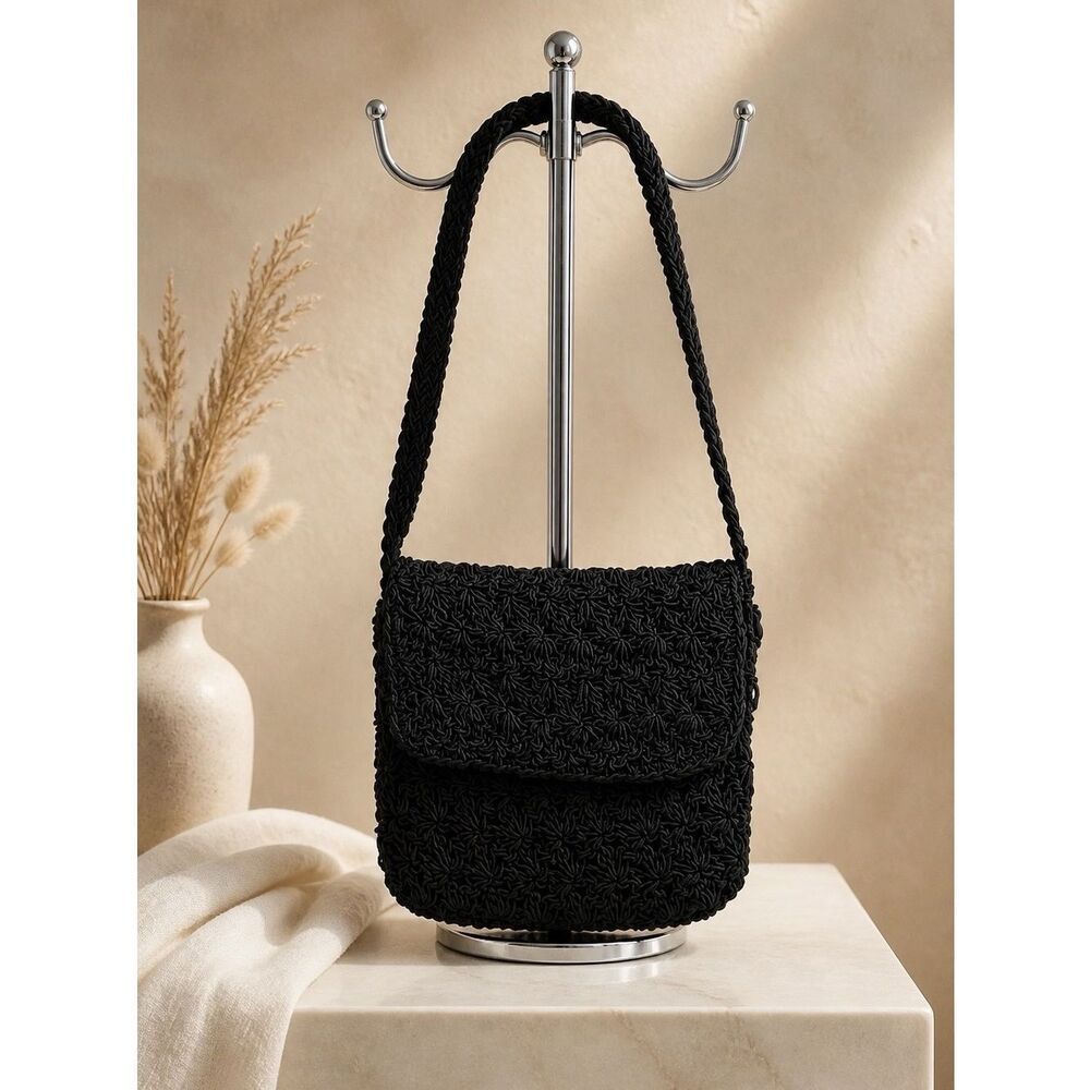 BLACK CROCHET CROSSBODY ZIPPERED BAG